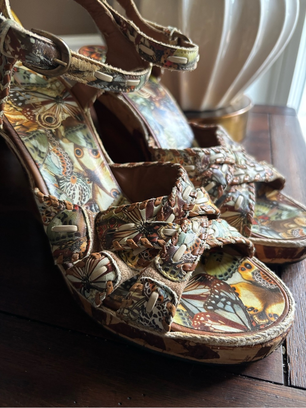 *Rare* VINTAGE Y2K LEON Art Butterfly Wedge Leather Women’s Multi-Color Sandals